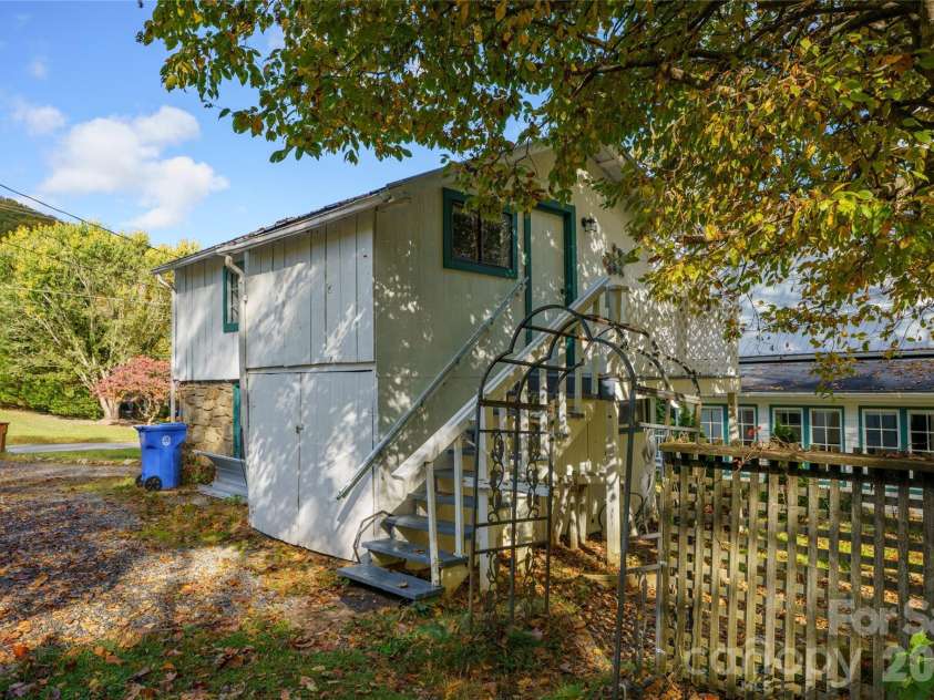 125 Timberline Drive, Maggie Valley, NC 28751.  MLS# CAR4365307, YatesRealty ID 12058. 