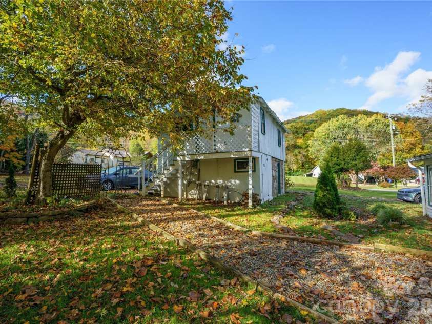 125 Timberline Drive, Maggie Valley, NC 28751.  MLS# CAR4365307, YatesRealty ID 12058. BUNK HOUSE detached guest cottage