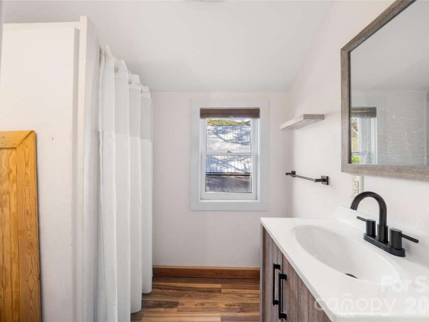 125 Timberline Drive, Maggie Valley, NC 28751.  MLS# CAR4365307, YatesRealty ID 12058. Bunkhouse bathroom