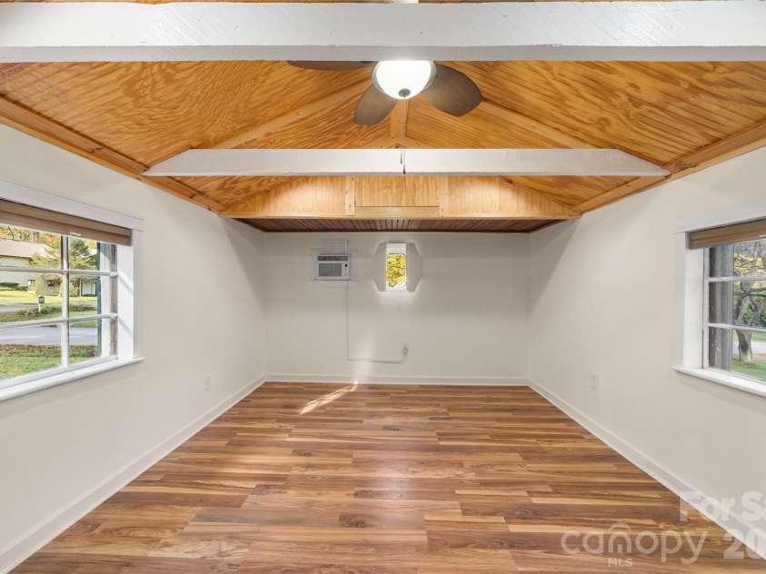 125 Timberline Drive, Maggie Valley, NC 28751.  MLS# CAR4365307, YatesRealty ID 12058. Bunkhouse greatroom
