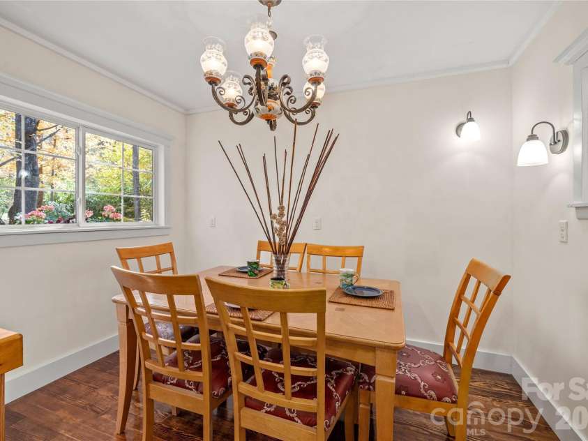 125 Timberline Drive, Maggie Valley, NC 28751.  MLS# CAR4365307, YatesRealty ID 12058. Dining nook off the litchen has great windows