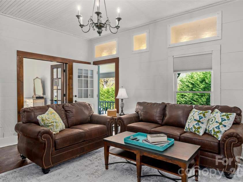 125 Timberline Drive, Maggie Valley, NC 28751.  MLS# CAR4365307, YatesRealty ID 12058. Living room seating