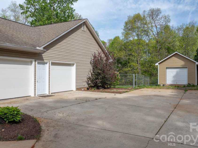 180 Cherry Blossom Lane, Stony Point, NC 28678.  MLS# CAR4365622, YatesRealty ID 12059. 