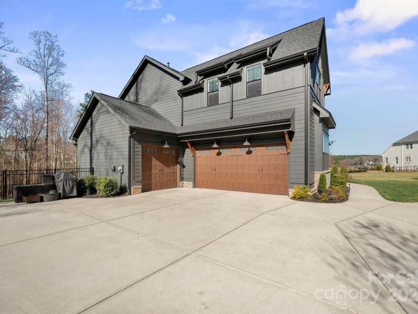 180 Twin Sisters Lane, Mooresville, NC 28117.  MLS# CAR4235411, YatesRealty ID 12060. 