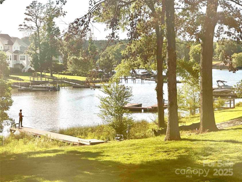 180 Twin Sisters Lane, Mooresville, NC 28117.  MLS# CAR4235411, YatesRealty ID 12060. 