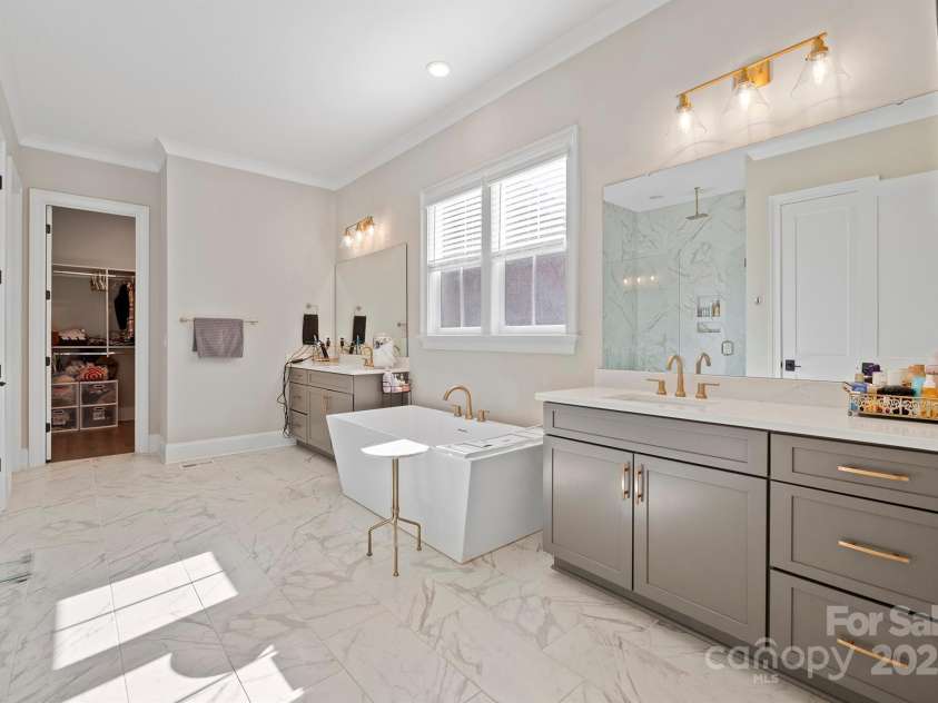 180 Twin Sisters Lane, Mooresville, NC 28117.  MLS# CAR4235411, YatesRealty ID 12060. Primary Bath