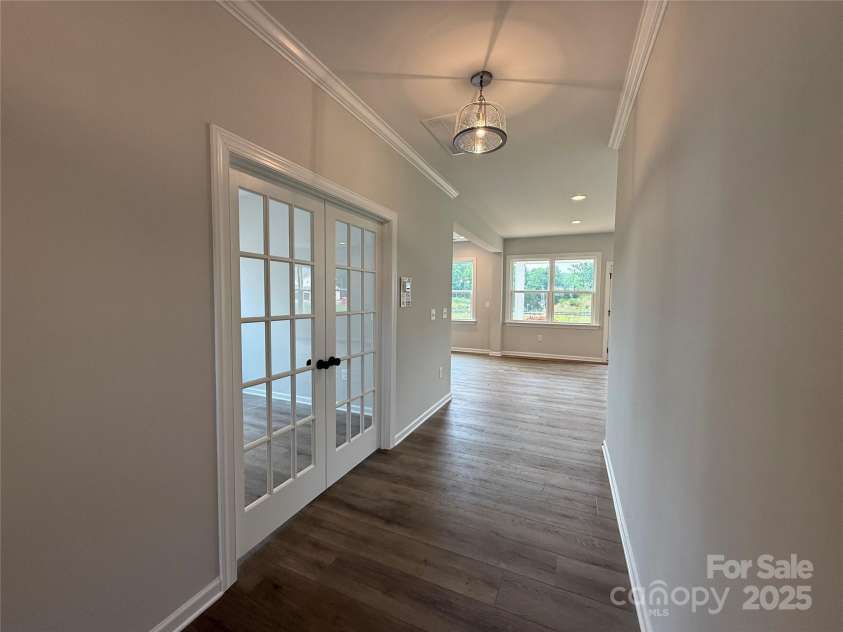 2216 Camber Drive, Gastonia, NC 28054.  MLS# CAR4223922, YatesRealty ID 12061. Foyer