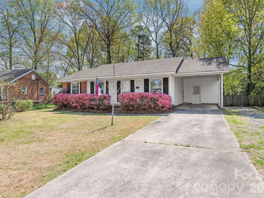 4106 Tipperary Place, Charlotte, NC 28215.  MLS# CAR4368088, YatesRealty ID 12062. 