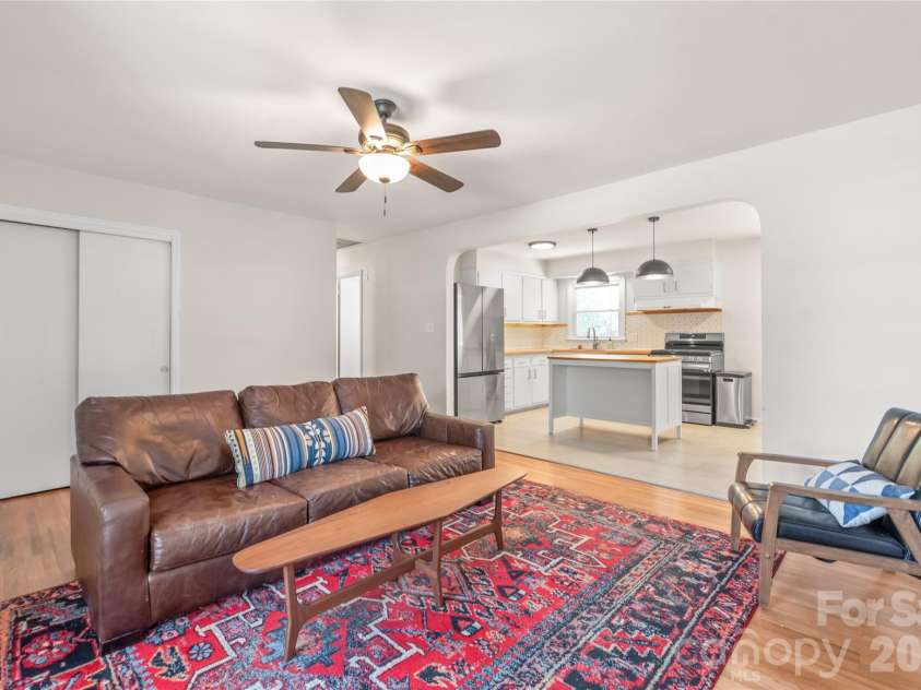 4106 Tipperary Place, Charlotte, NC 28215.  MLS# CAR4368088, YatesRealty ID 12062. 