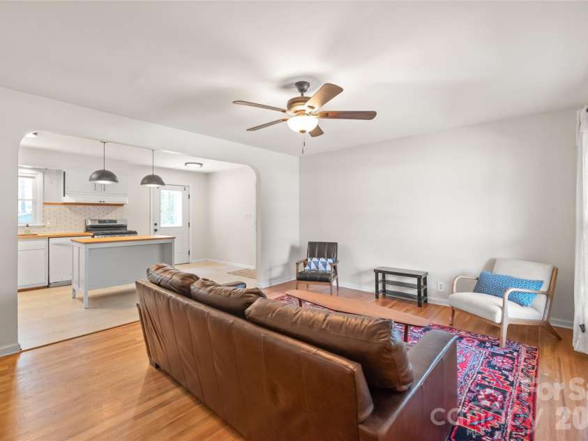 4106 Tipperary Place, Charlotte, NC 28215.  MLS# CAR4368088, YatesRealty ID 12062. 