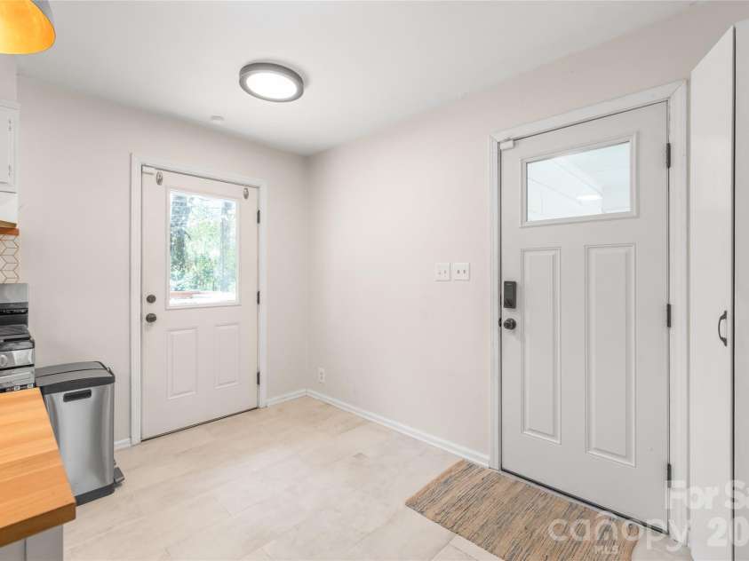 4106 Tipperary Place, Charlotte, NC 28215.  MLS# CAR4368088, YatesRealty ID 12062. 