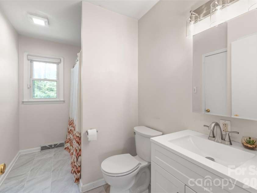 4106 Tipperary Place, Charlotte, NC 28215.  MLS# CAR4368088, YatesRealty ID 12062. 