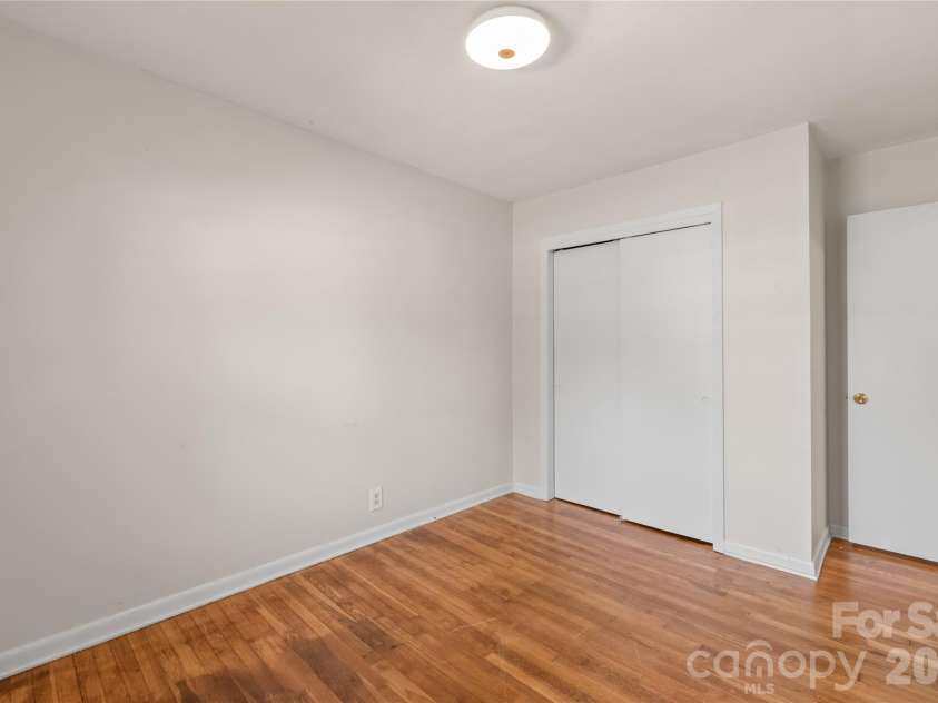 4106 Tipperary Place, Charlotte, NC 28215.  MLS# CAR4368088, YatesRealty ID 12062. 