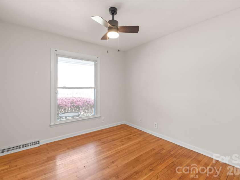 4106 Tipperary Place, Charlotte, NC 28215.  MLS# CAR4368088, YatesRealty ID 12062. 