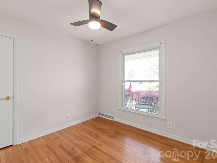4106 Tipperary Place, Charlotte, NC 28215.  MLS# CAR4368088, YatesRealty ID 12062. 