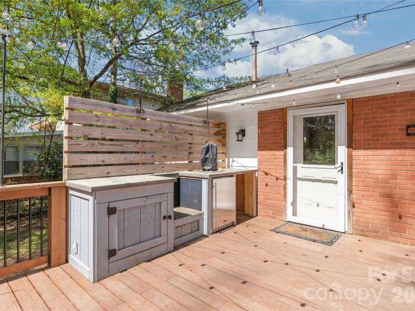 4106 Tipperary Place, Charlotte, NC 28215.  MLS# CAR4368088, YatesRealty ID 12062. 