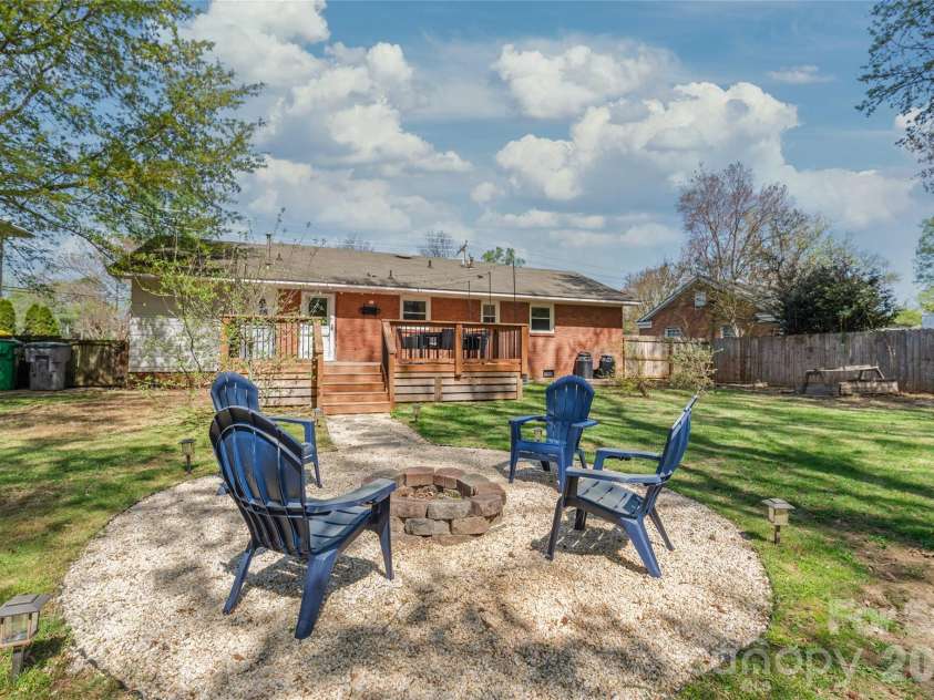 4106 Tipperary Place, Charlotte, NC 28215.  MLS# CAR4368088, YatesRealty ID 12062. 