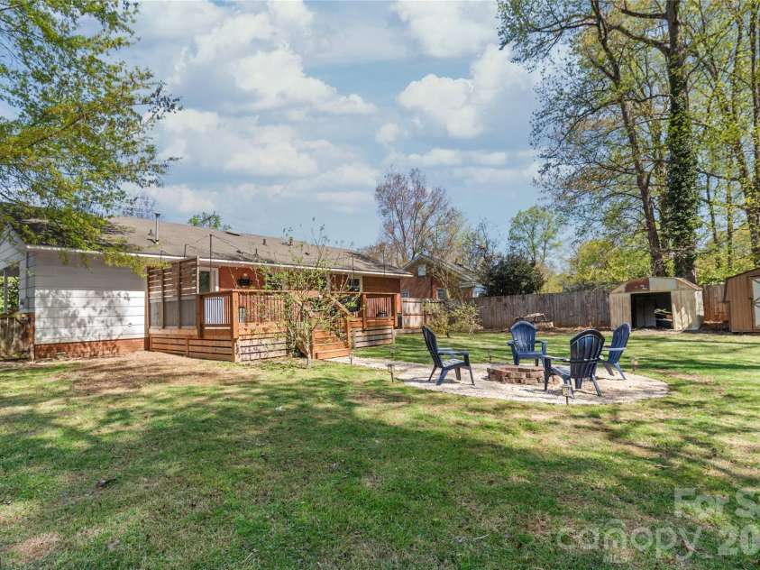 4106 Tipperary Place, Charlotte, NC 28215.  MLS# CAR4368088, YatesRealty ID 12062. 