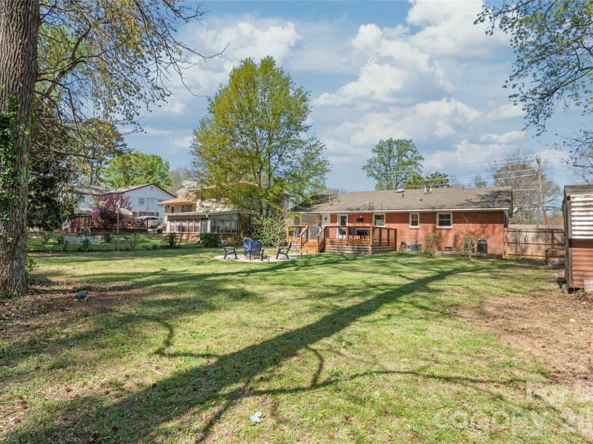 4106 Tipperary Place, Charlotte, NC 28215.  MLS# CAR4368088, YatesRealty ID 12062. 