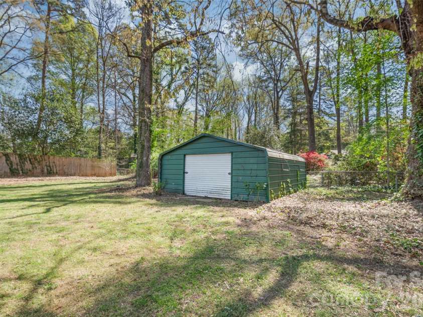 4106 Tipperary Place, Charlotte, NC 28215.  MLS# CAR4368088, YatesRealty ID 12062. 