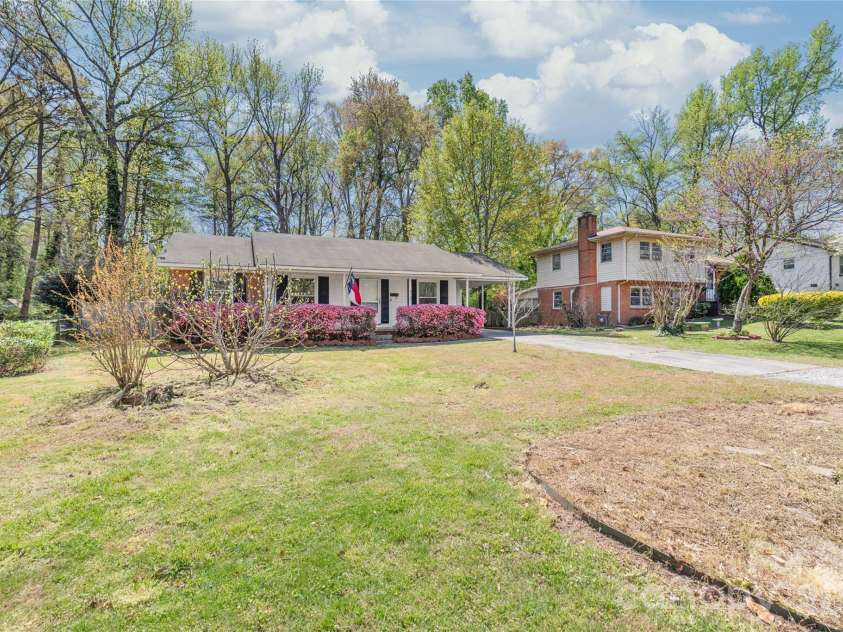4106 Tipperary Place, Charlotte, NC 28215.  MLS# CAR4368088, YatesRealty ID 12062. 