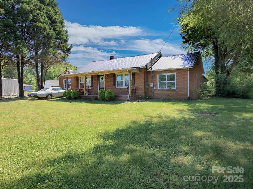 303 Island Ford Road, Maiden, NC 28650.  MLS# CAR4254952, YatesRealty ID 12063. 