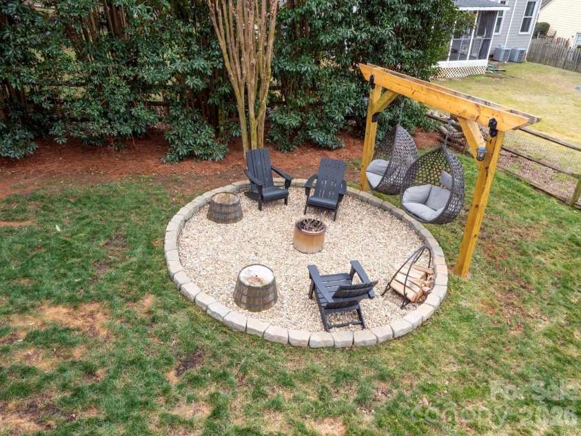 17207 Shadow Bark Drive, Cornelius, NC 28031.  MLS# CAR4340143, YatesRealty ID 12064. 