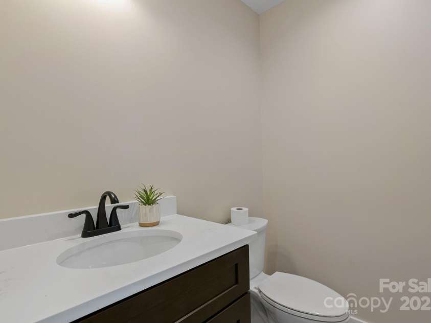 208 Sycamore Farm Road, Leicester, NC 28748.  MLS# CAR4237667, YatesRealty ID 12064. 1/2 bath on main