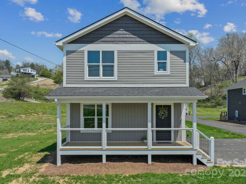 208 Sycamore Farm Road, Leicester, NC 28748.  MLS# CAR4237667, YatesRealty ID 12064. 