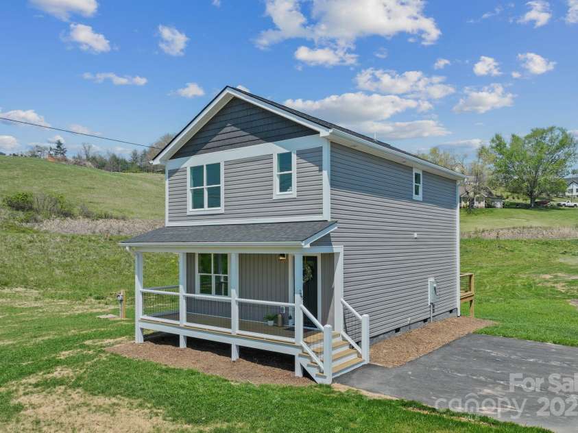 208 Sycamore Farm Road, Leicester, NC 28748.  MLS# CAR4237667, YatesRealty ID 12064. 