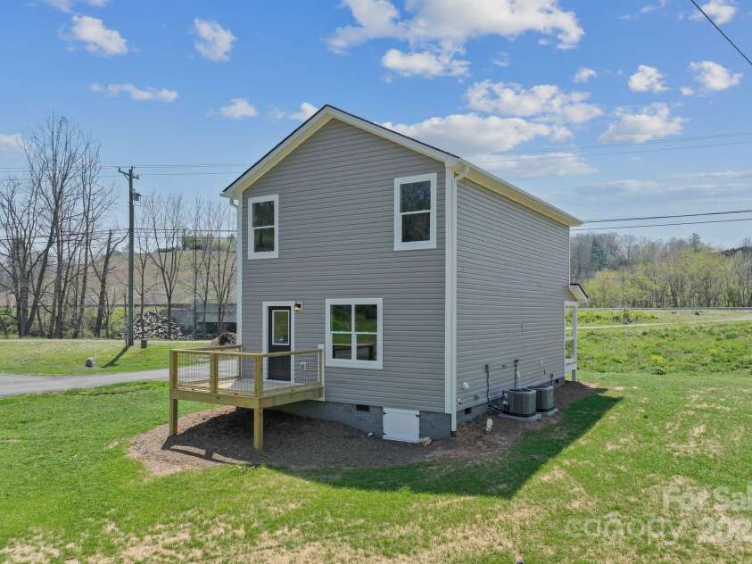 208 Sycamore Farm Road, Leicester, NC 28748.  MLS# CAR4237667, YatesRealty ID 12064. 