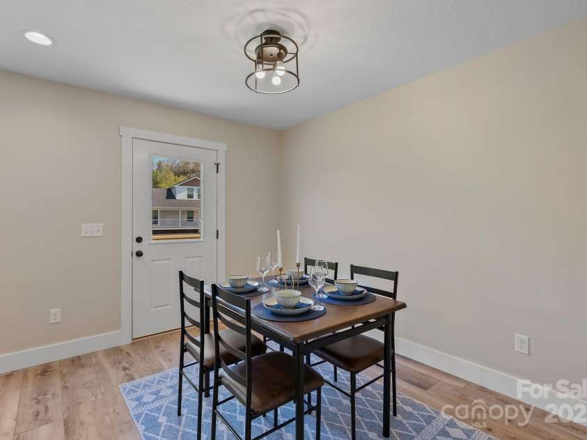 208 Sycamore Farm Road, Leicester, NC 28748.  MLS# CAR4237667, YatesRealty ID 12064. Dining area