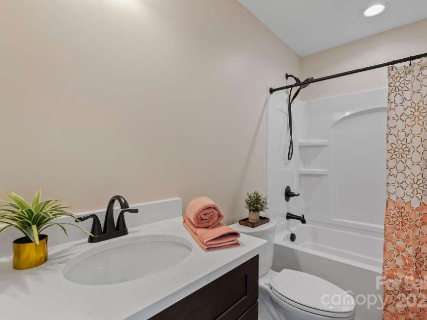 208 Sycamore Farm Road, Leicester, NC 28748.  MLS# CAR4237667, YatesRealty ID 12064. Full bath 2