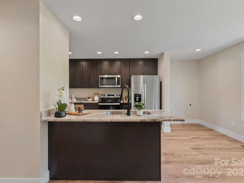 208 Sycamore Farm Road, Leicester, NC 28748.  MLS# CAR4237667, YatesRealty ID 12064. Kitchen