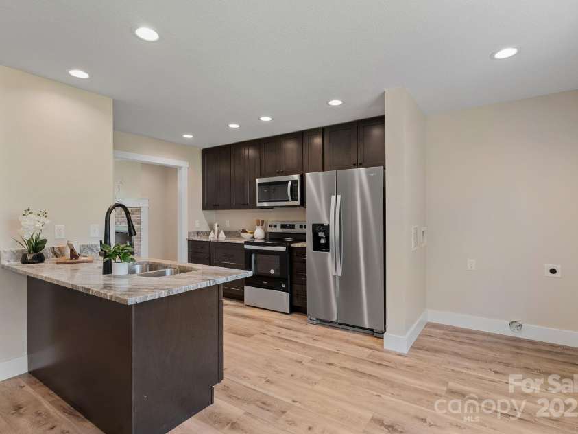 208 Sycamore Farm Road, Leicester, NC 28748.  MLS# CAR4237667, YatesRealty ID 12064. Kitchen