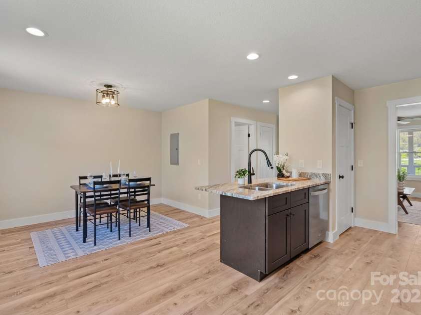 208 Sycamore Farm Road, Leicester, NC 28748.  MLS# CAR4237667, YatesRealty ID 12064. Kitchen/dining