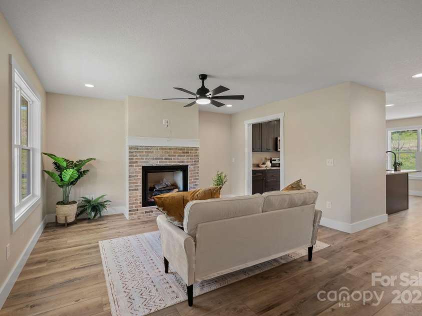 208 Sycamore Farm Road, Leicester, NC 28748.  MLS# CAR4237667, YatesRealty ID 12064. Living room