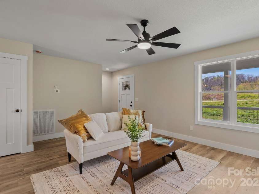 208 Sycamore Farm Road, Leicester, NC 28748.  MLS# CAR4237667, YatesRealty ID 12064. Living room