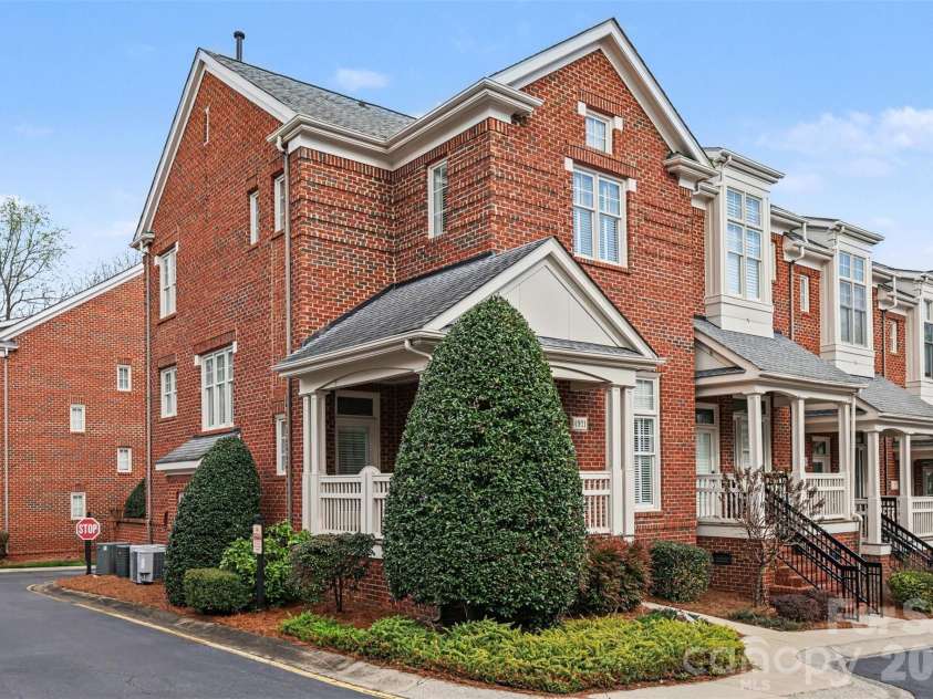 4921 South Hill View Drive, Charlotte, NC 28210.  MLS# CAR4355651, YatesRealty ID 12065. 