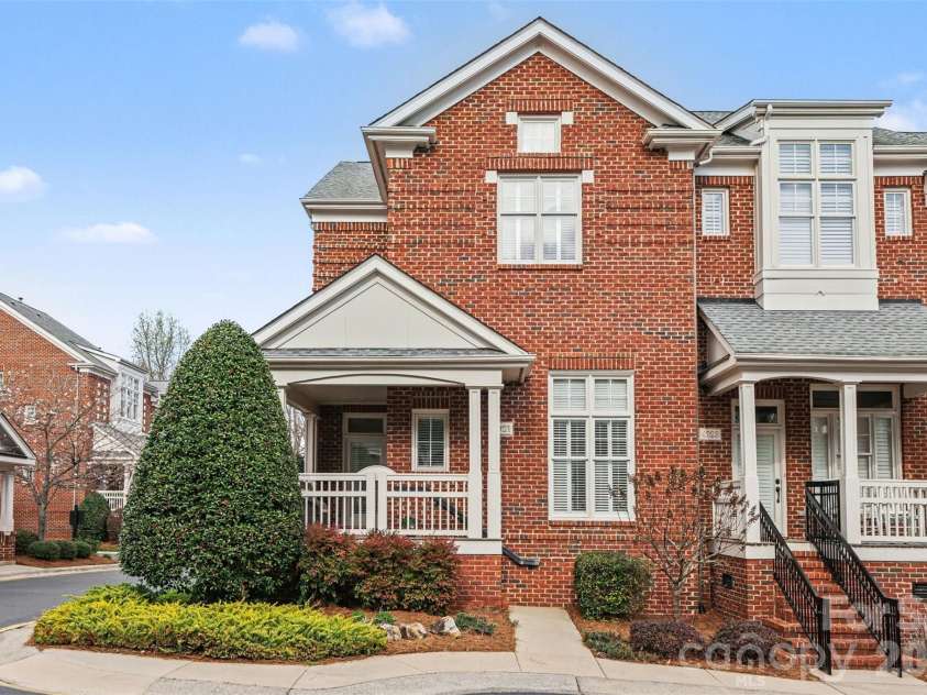 4921 South Hill View Drive, Charlotte, NC 28210.  MLS# CAR4355651, YatesRealty ID 12065. 