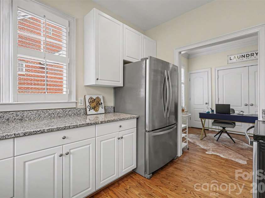 4921 South Hill View Drive, Charlotte, NC 28210.  MLS# CAR4355651, YatesRealty ID 12065. Alternate kitchen view