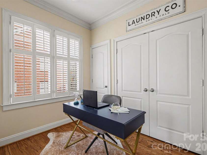 4921 South Hill View Drive, Charlotte, NC 28210.  MLS# CAR4355651, YatesRealty ID 12065. Flex space with laundry and pantry