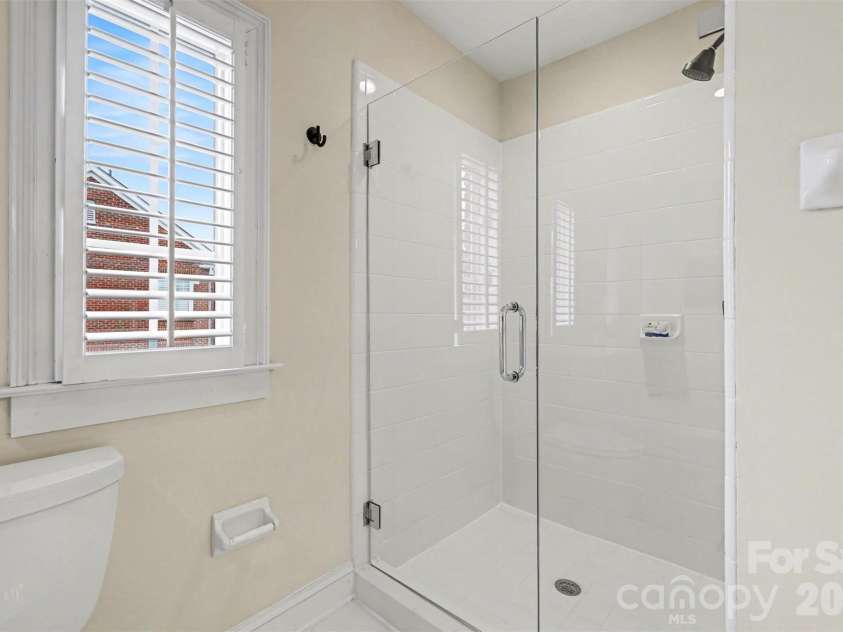 4921 South Hill View Drive, Charlotte, NC 28210.  MLS# CAR4355651, YatesRealty ID 12065. Frameless shower in primary bath