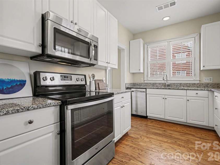 4921 South Hill View Drive, Charlotte, NC 28210.  MLS# CAR4355651, YatesRealty ID 12065. Kitchen
