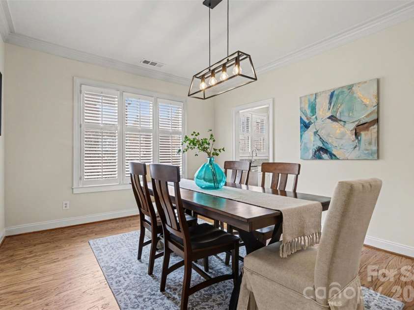 4921 South Hill View Drive, Charlotte, NC 28210.  MLS# CAR4355651, YatesRealty ID 12065. Spacious open dining