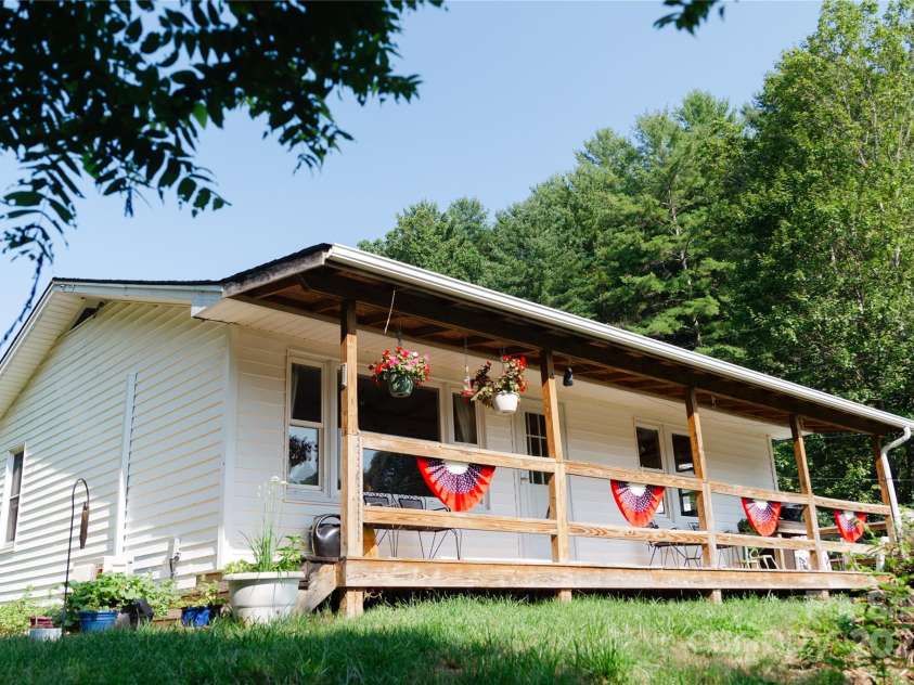 607 Fred Sparks Road, Bakersville, NC 28705.  MLS# CAR4296493, YatesRealty ID 12065. 