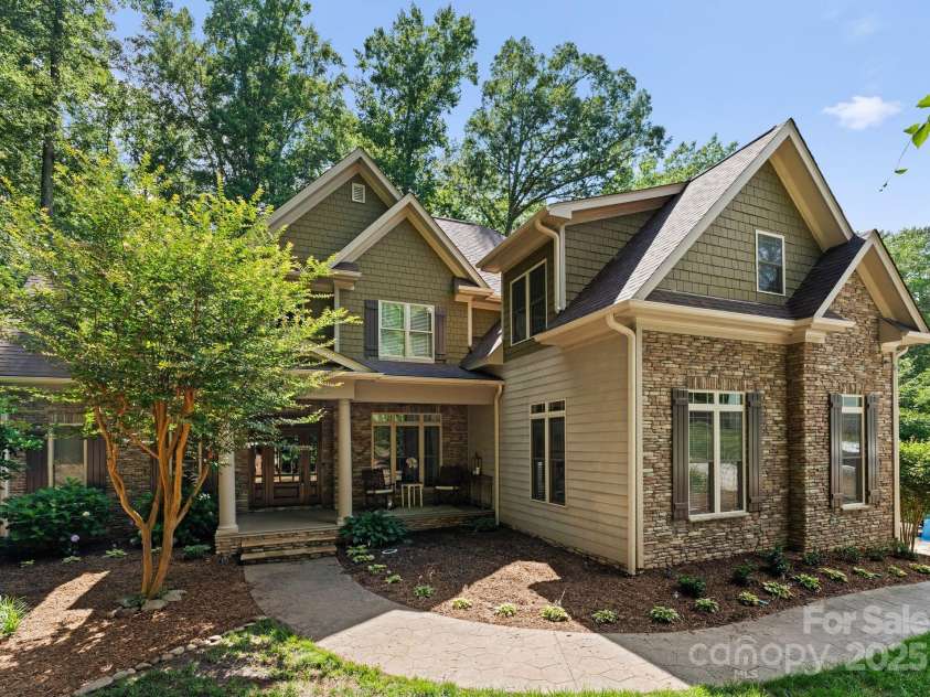 109 Hawksnest Lane, Mooresville, NC 28117.  MLS# CAR4230987, YatesRealty ID 12068. 