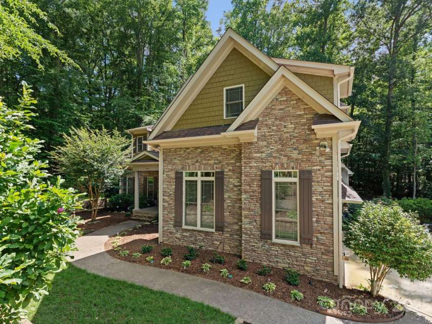 109 Hawksnest Lane, Mooresville, NC 28117.  MLS# CAR4230987, YatesRealty ID 12068. 