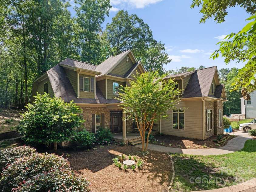 109 Hawksnest Lane, Mooresville, NC 28117.  MLS# CAR4230987, YatesRealty ID 12068. 