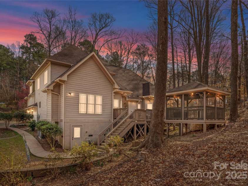 109 Hawksnest Lane, Mooresville, NC 28117.  MLS# CAR4230987, YatesRealty ID 12068. 